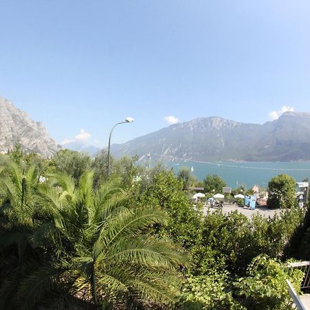 Hotel Riviera Panoramic Green Resort Лимоне сул Гарда Стая снимка