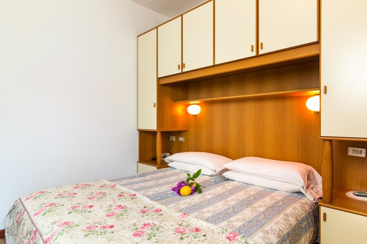 Hotel Riviera Panoramic Green Resort Лимоне сул Гарда Екстериор снимка