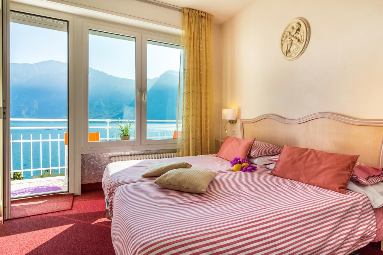 Hotel Riviera Panoramic Green Resort Лимоне сул Гарда Екстериор снимка