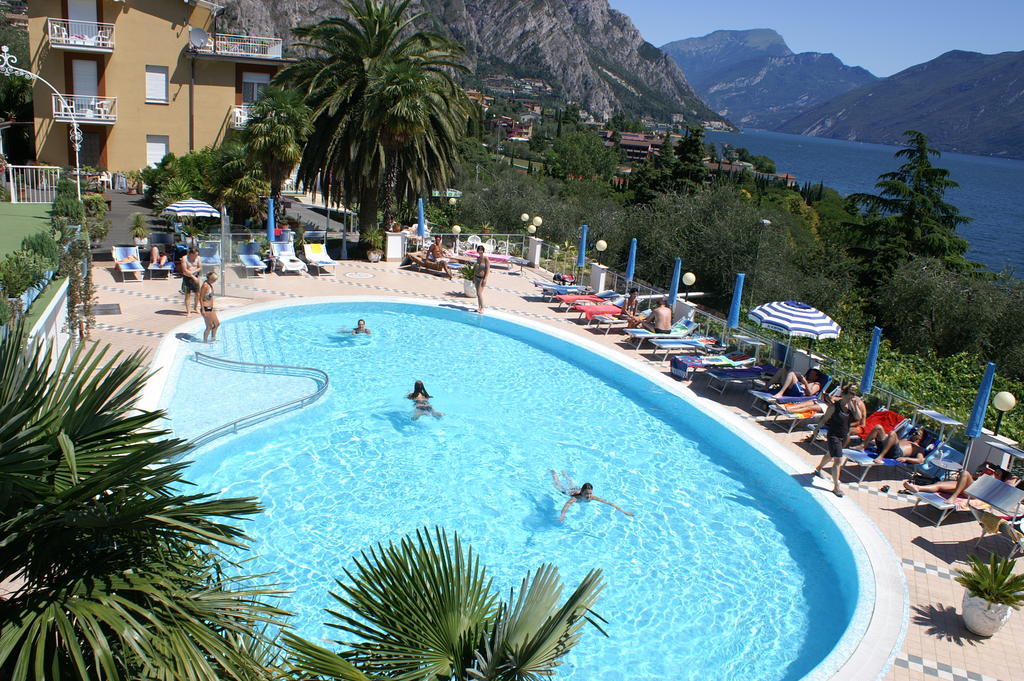 Hotel Riviera Panoramic Green Resort Лимоне сул Гарда Екстериор снимка