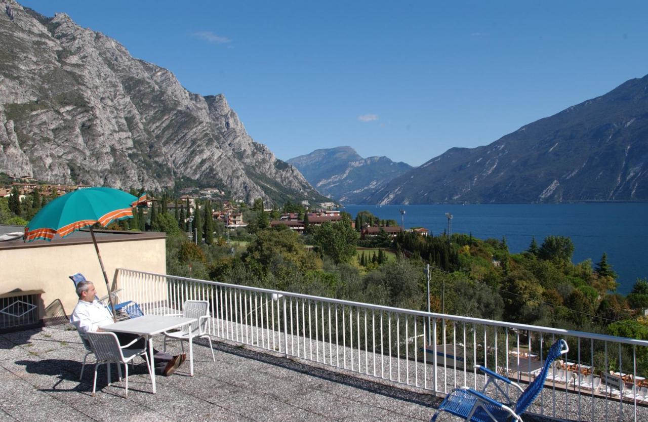 Hotel Riviera Panoramic Green Resort Лимоне сул Гарда Екстериор снимка