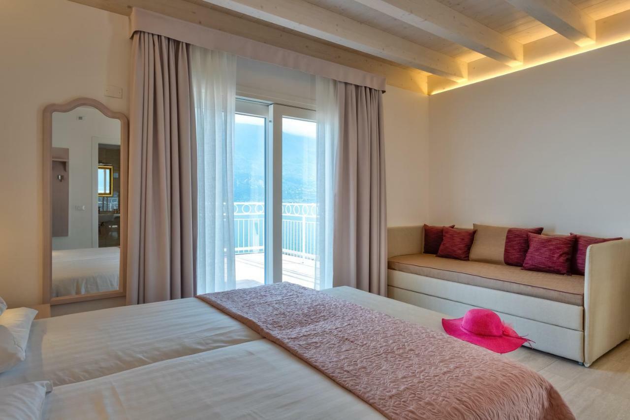 Hotel Riviera Panoramic Green Resort Лимоне сул Гарда Екстериор снимка