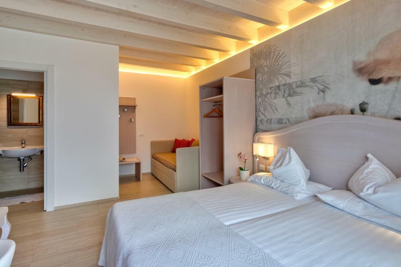 Hotel Riviera Panoramic Green Resort Лимоне сул Гарда Екстериор снимка