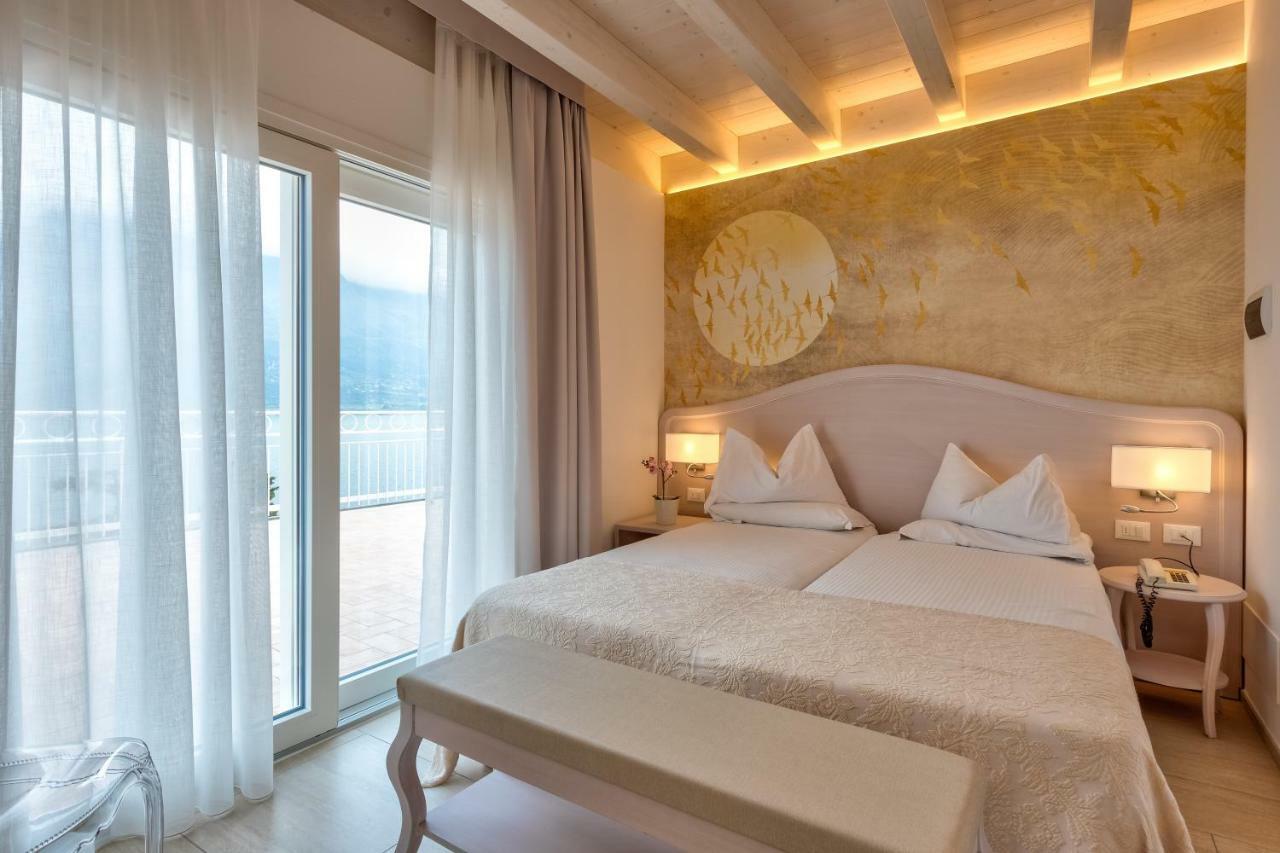 Hotel Riviera Panoramic Green Resort Лимоне сул Гарда Екстериор снимка