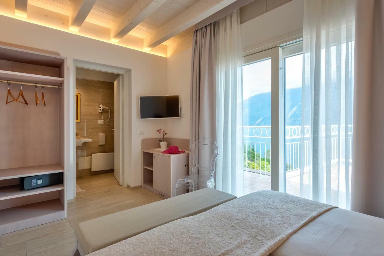 Hotel Riviera Panoramic Green Resort Лимоне сул Гарда Екстериор снимка