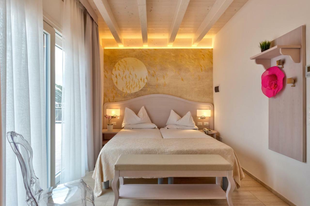 Hotel Riviera Panoramic Green Resort Лимоне сул Гарда Екстериор снимка