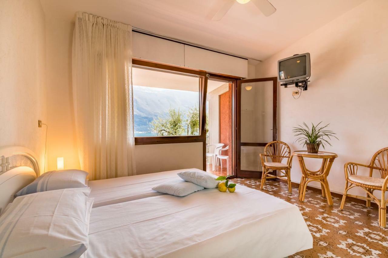 Hotel Riviera Panoramic Green Resort Лимоне сул Гарда Екстериор снимка